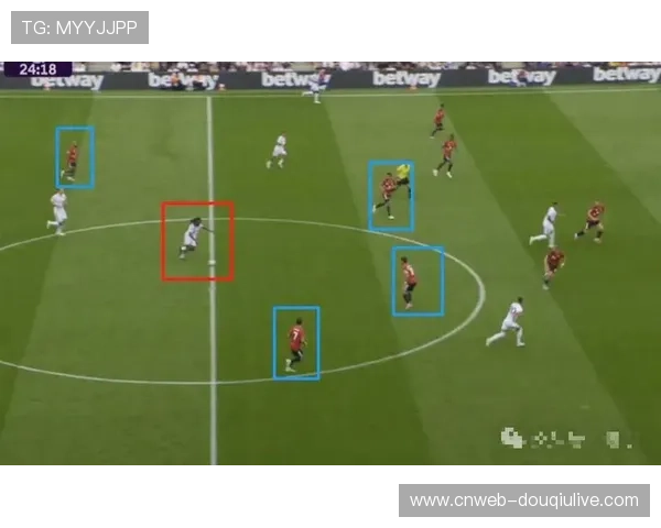 谢什科助攻姆伯莫破门 曼联3421阵型展现强大威力