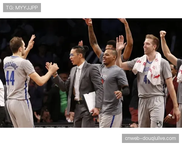 现场观察：更多球队在暂停时使用电子战术板进行动态部署