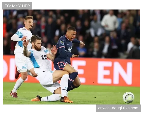 巴黎圣日耳曼全队抵达马赛，备战法国国家德比